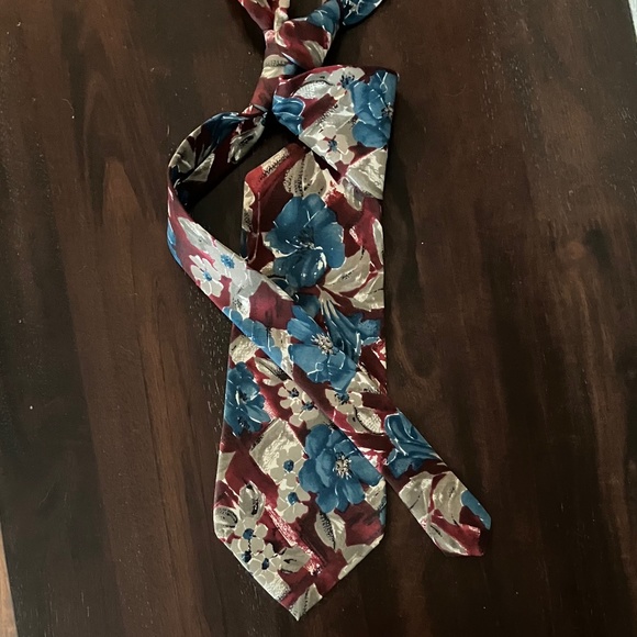 Neck Tie - Picture 5 of 7